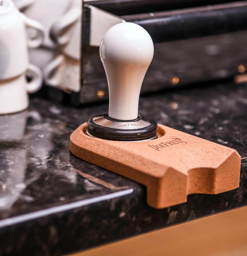 JoeFrex Corner Mat Tamper Holder - Cork