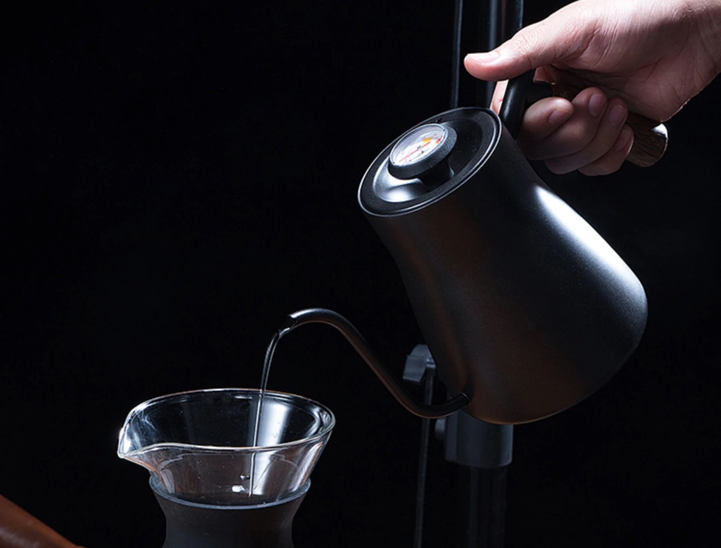 Brewing Kettle Black 850ml with Thermometer